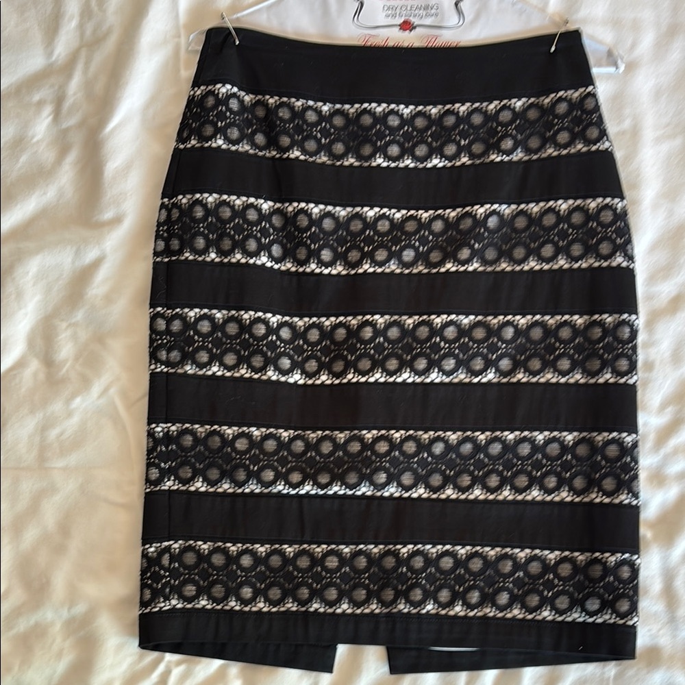 Elegant Black Lace Pencil Skirt